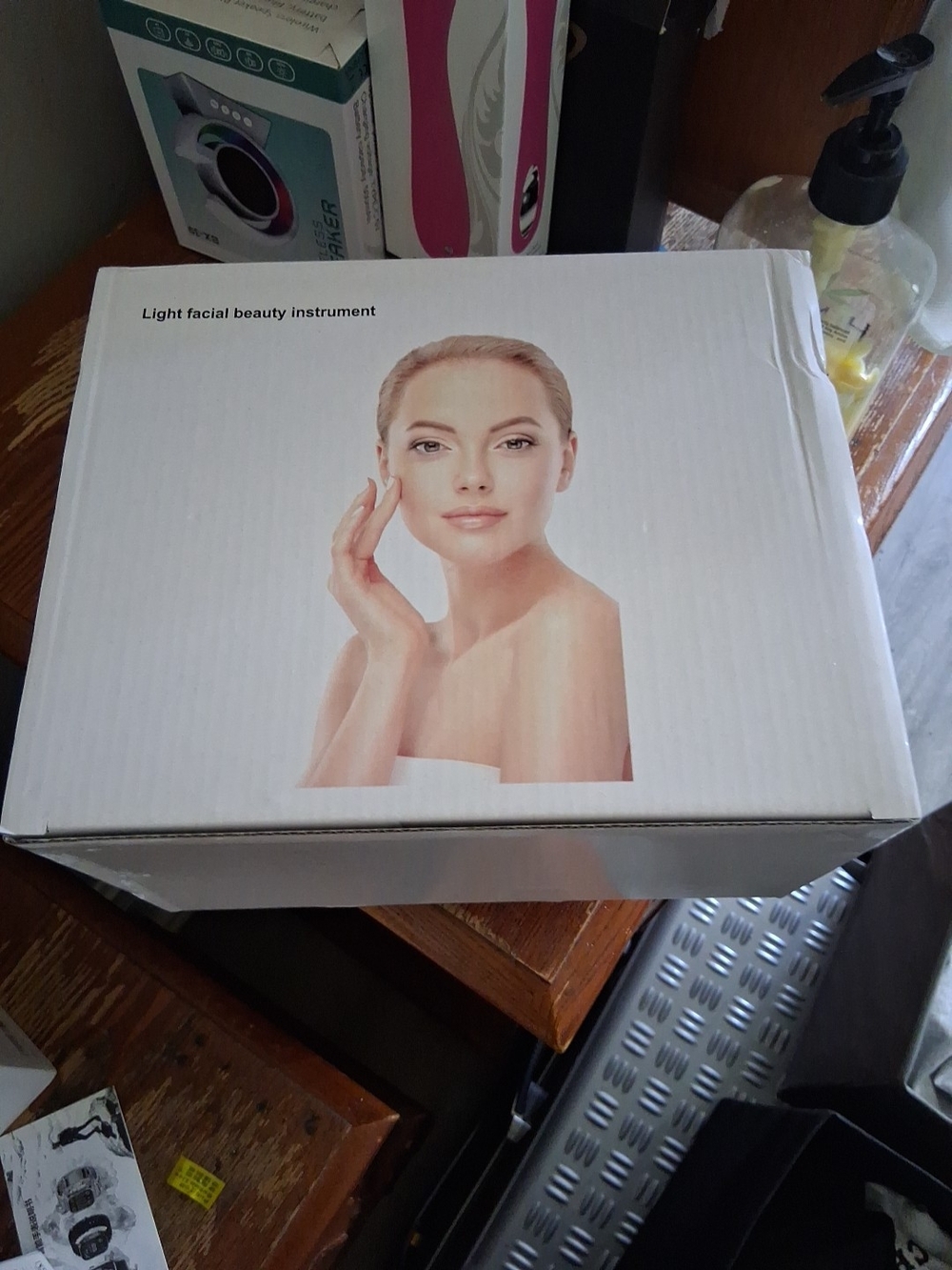 Light Facial Beauty Instrument - White Facial Mask Device